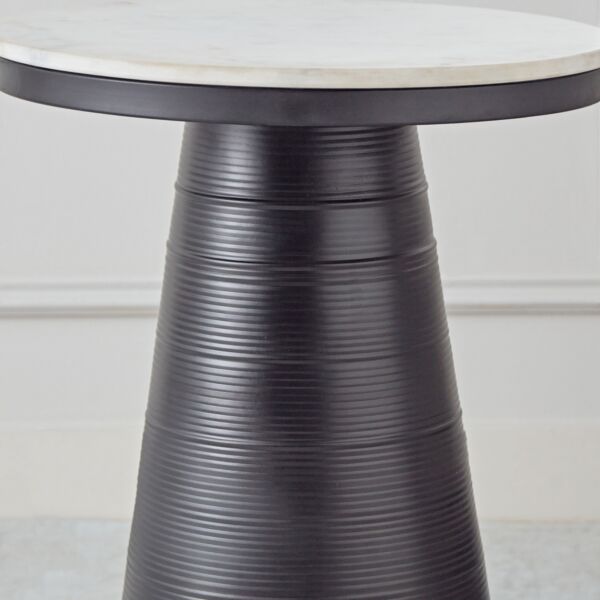 طاولة جانبية مضلع بيانكا من إدوين