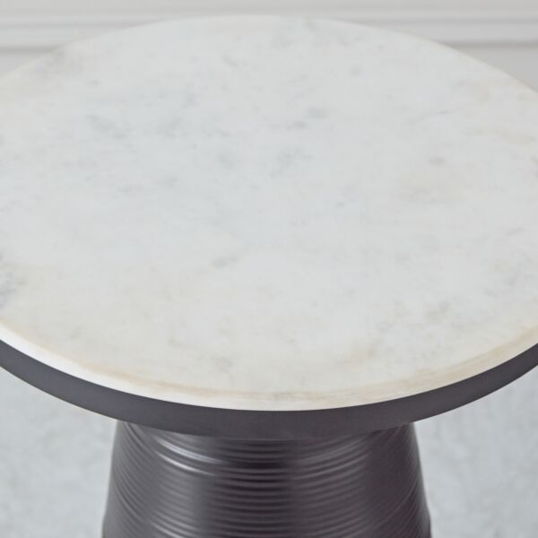 طاولة جانبية مضلع بيانكا من إدوين