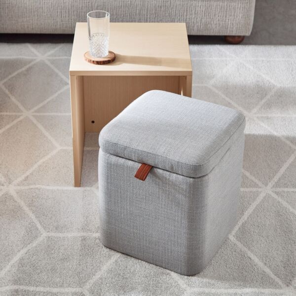 طاولة جانبية مع مقعد ومسند قدم بمساحة تخزين من نورديكا