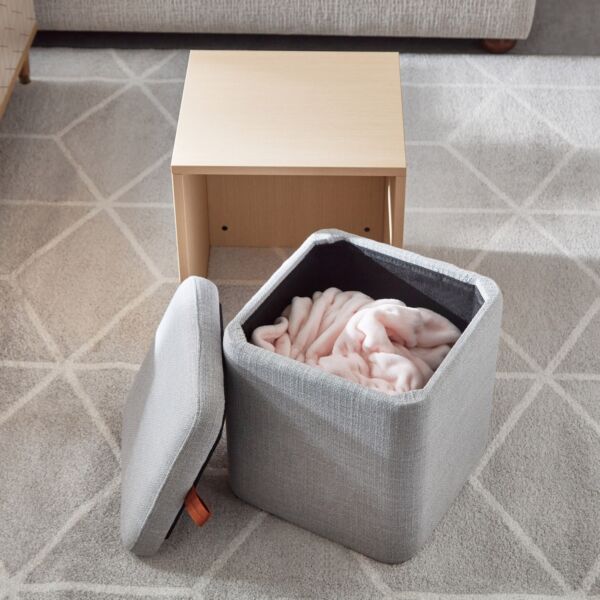 طاولة جانبية مع مقعد ومسند قدم بمساحة تخزين من نورديكا