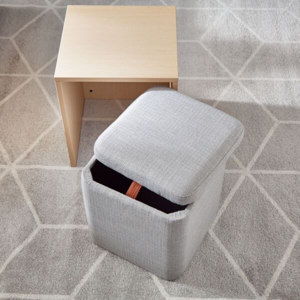 طاولة جانبية مع مقعد ومسند قدم بمساحة تخزين من نورديكا