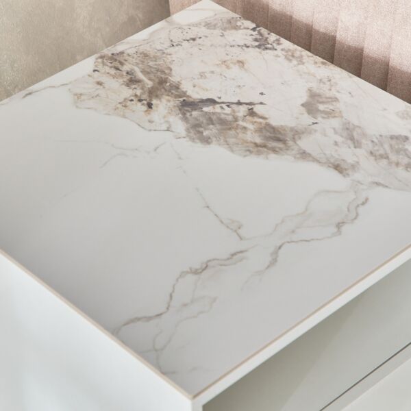 طاولة جانبية بسطح من الحجر الملبد من بيرل