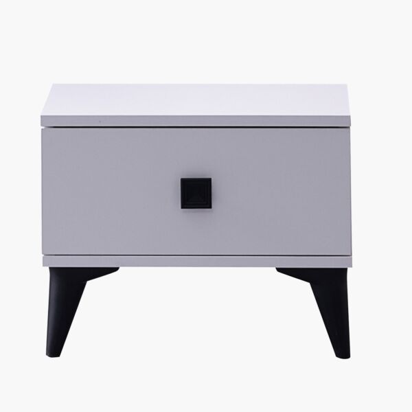 كومودينو بدرج من ستار