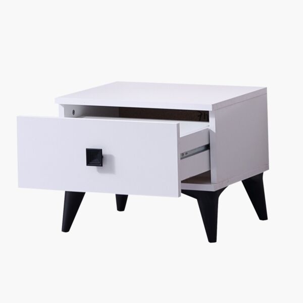 كومودينو بدرج من ستار