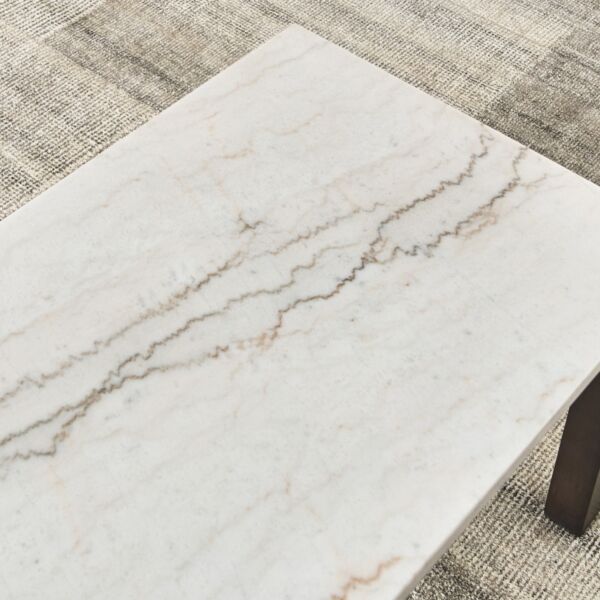 طاولة قهوة بسطح رخامي من أورلاندو