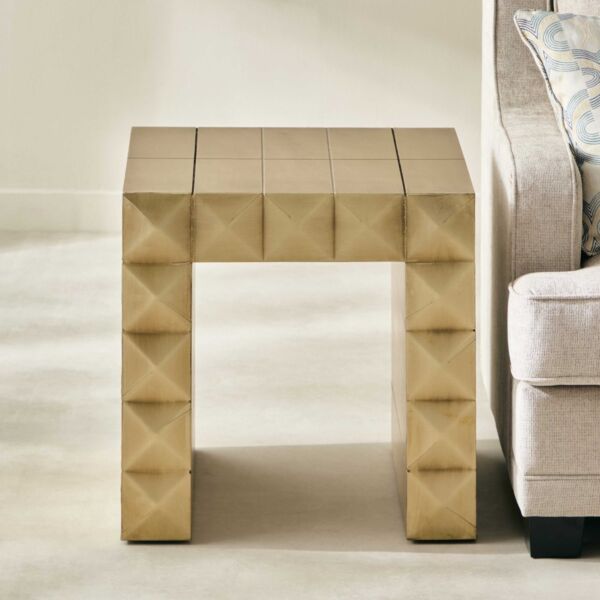 طاولة جانبية بكسوة نحاسية من بريزما