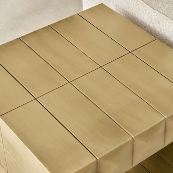 طاولة جانبية بكسوة نحاسية من بريزما