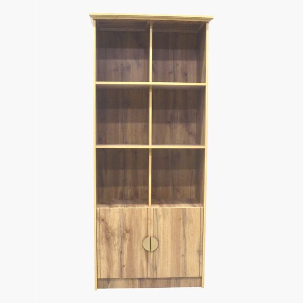 خزانة كتب ببابين من كارنيشن