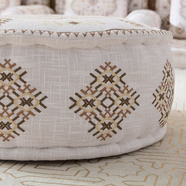 مقعد بف ميداليون مطرز من مهرجان زهرة - 60x60x25 سم