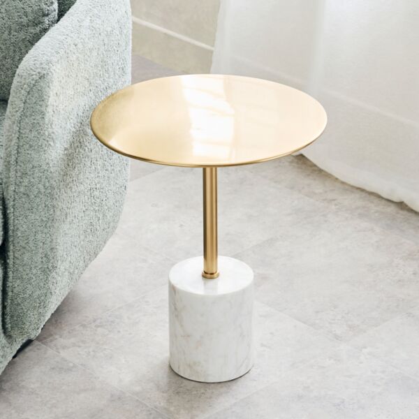 طاولة جانبية من أوكلا