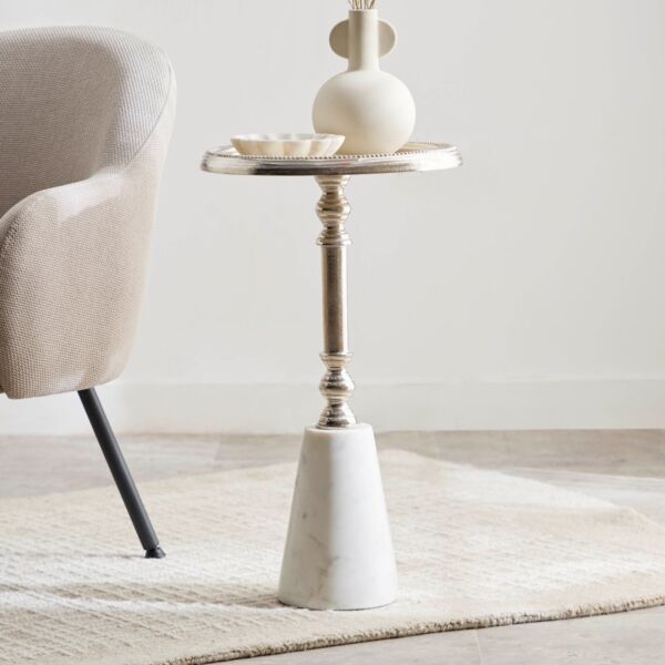 طاولة جانبية من مارك