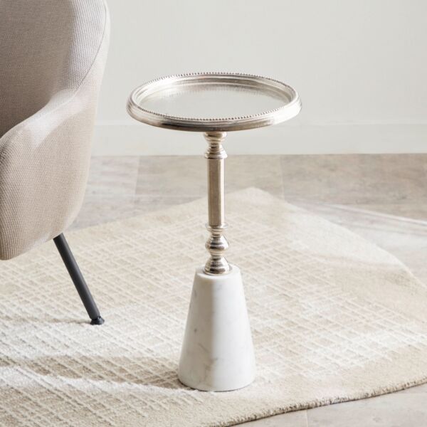 طاولة جانبية من مارك