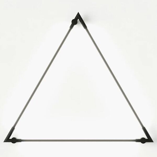 اضاءة جدارية جونيبر مثلث - اسود