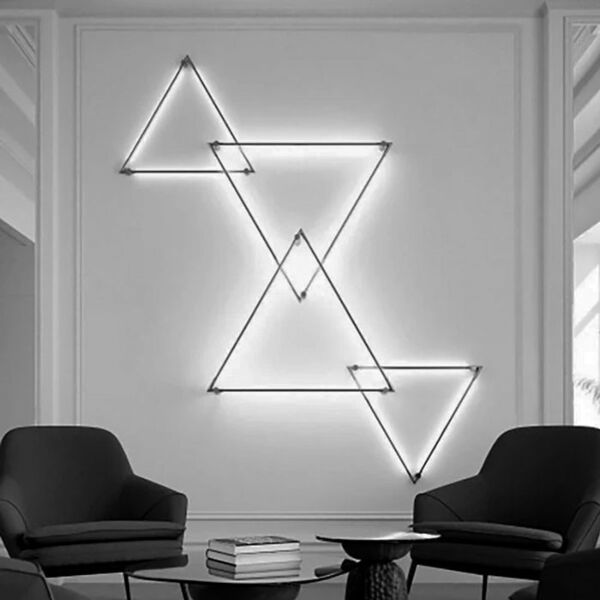 اضاءة جدارية جونيبر مثلث - اسود