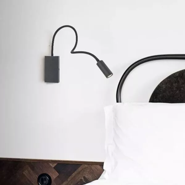 اضاءة جدارية مع منفذ USB  - اسود