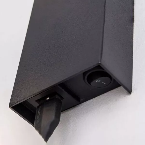 اضاءة جدارية مع منفذ USB  - اسود