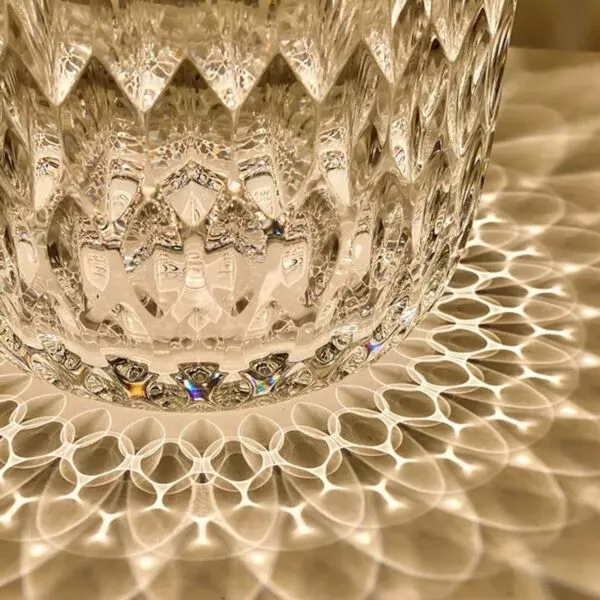 تحفة طاولة باضاءة فيولا - ذهبي