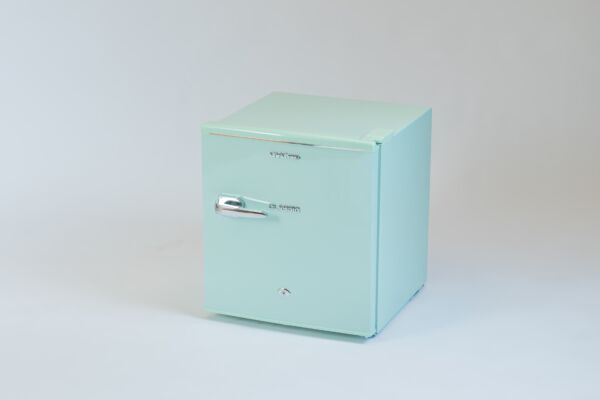 ثلاجة ميني بار جي في سي برو 48 لتر - اخضر فاتح