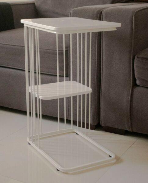 طاوله جانبية قواعد حديد بسطح خشبي - أبيض