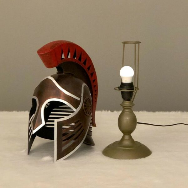 أبجورة قناع محارب حديد تعمل بالكهرباء - بني غامق ومتعدد الألوان