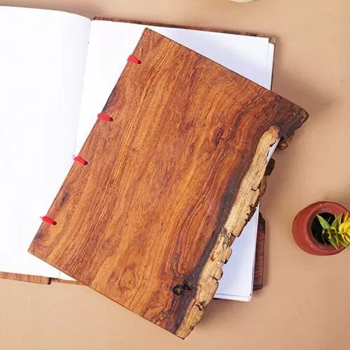 تحفة ديكور على شكل دفتر البرت