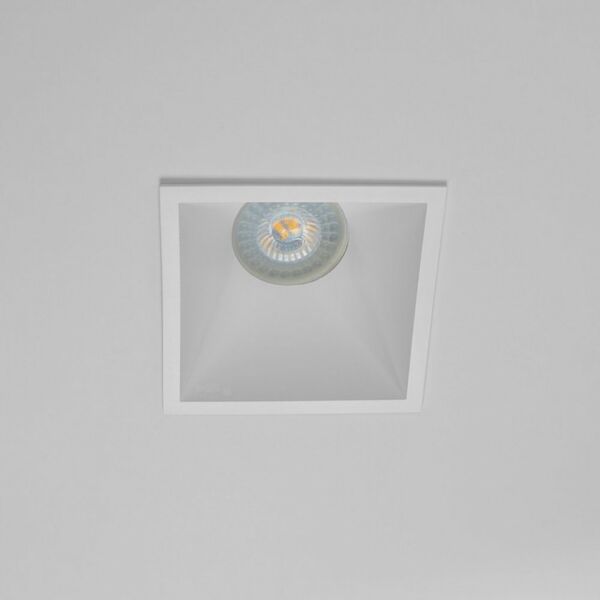 قاعدة سبوت لمينتا مربعه عميقة بلاستيك أبيض 