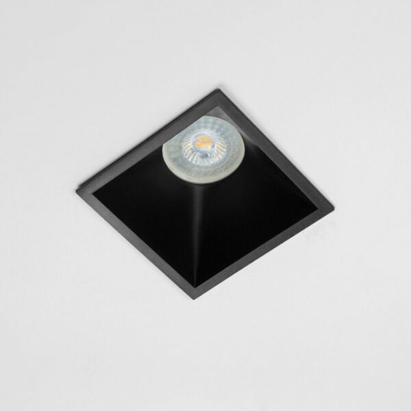 قاعدة سبوت فينتا مربعه عميقة بلاستيك أسود