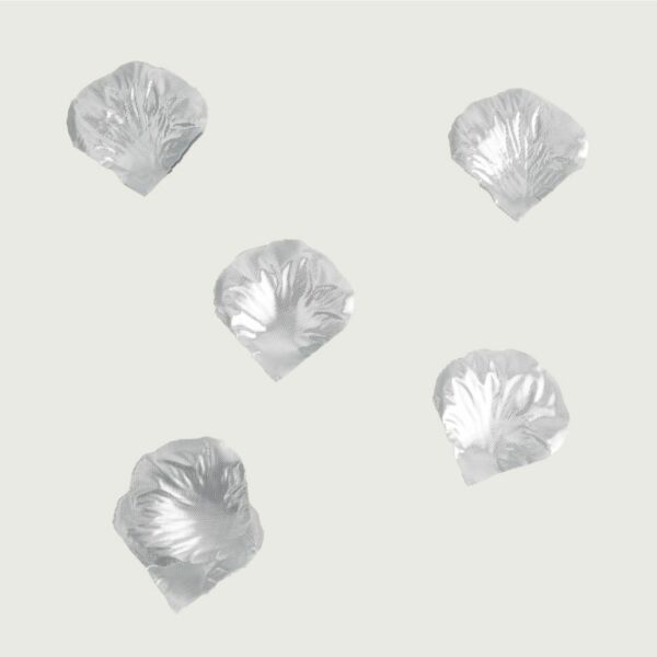 بتلات ورد صناعي سانتر - فضي  - 12 قطعة