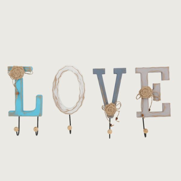 تحفة حروف لووف خشبية بتعاليق