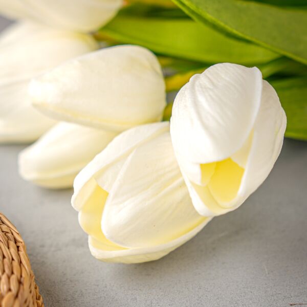 باقة ورد صناعي بينيسا - سكري واخضر - 12 قطعة