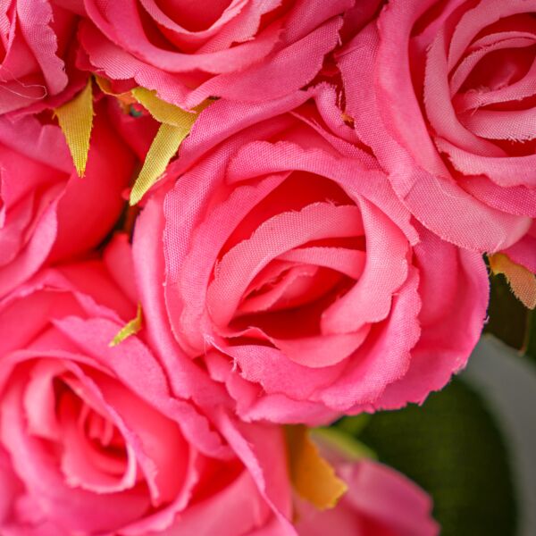 باقة ورد صناعي الماليا - وردي غامق واخضر - 12 قطعة