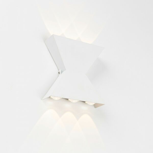 إضاءة جدارية سور مثلثين 6 لمبات اطار ابيض