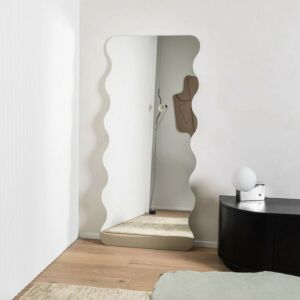 مرآة طويلة ويف