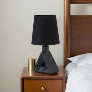 أبجورة طاولة موردن كهربائية سيراميك تراينغل - اسود