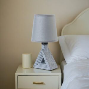 أبجورة طاولة موردن كهربائية سيراميك تراينغل - رمادي