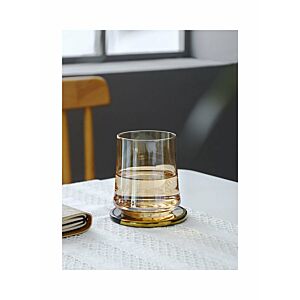 كأس حلزوني الشكل من الزجاج