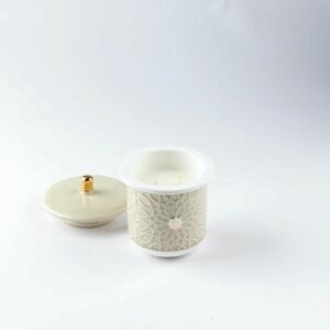 شمعة عطرية حجم صغير من أصالة - بيج وذهبي