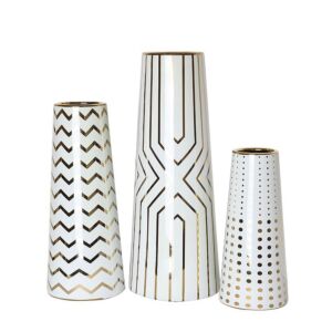 فازة بنمط هندسي أبيض