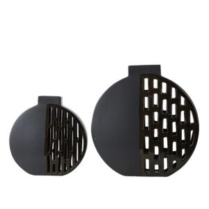 فازة سوداء مثقوبة