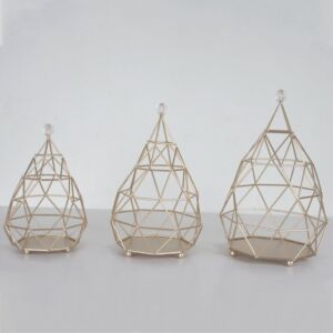 تحفة على شكل هرم - ذهبي